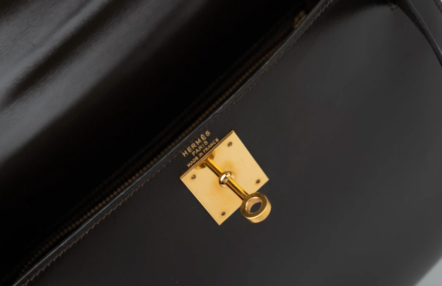 Rent Hermès Kelly 28 Sellier – Chocolate Box Calf Leather – Gold Hardware